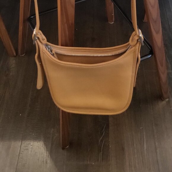 Coach Cross Body Bag with Brass Hardware No#B3W-9950 - Picture 1 of 8